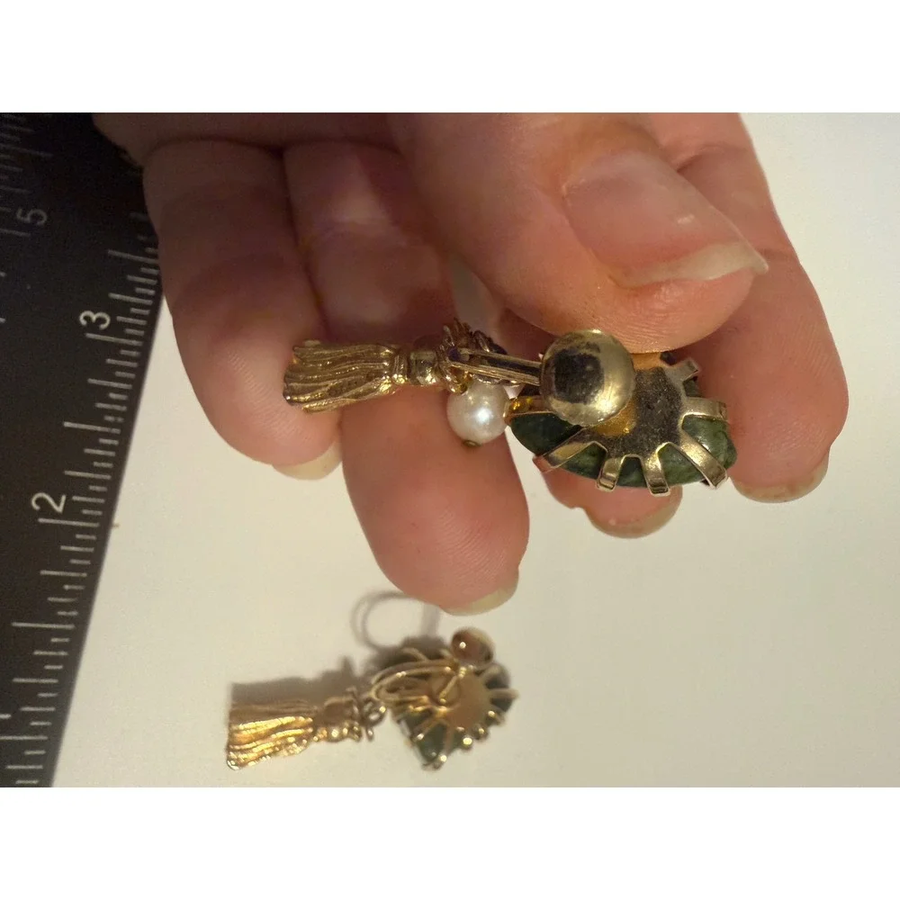 Vintage Green Jade Tassel Pearl Screw Back Earrings Gold Tone‎ Mid Century